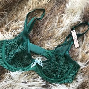 ✨NEW Body Plunge Unlined Lace Bra 32B✨